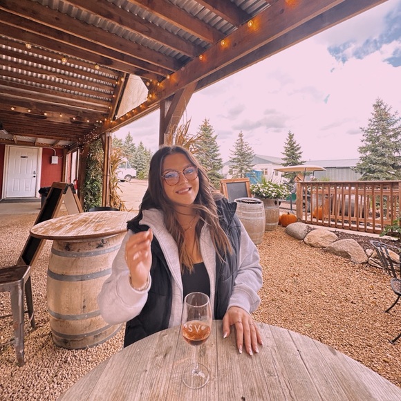 Meet your Posher, Annika - Picture 1 of 1